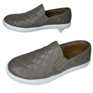 Mountain Sole Women's Slip On Sneaker Comfort Shoes Quilted Faux Leather Size 9